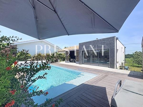 Hossegor, proche centre ville et golf , villa de 250m2 avec garage à velo de 20m2, SAINT GEOURS DE MAREMNE