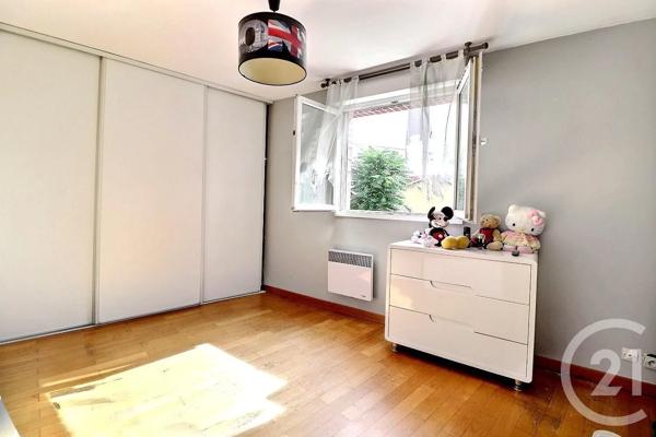 Appartement à vendre  4 pièces - 92,30 m 2   LES LILAS  - 93