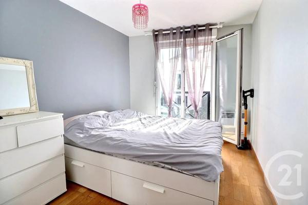 Appartement à vendre  4 pièces - 92,30 m 2   LES LILAS  - 93