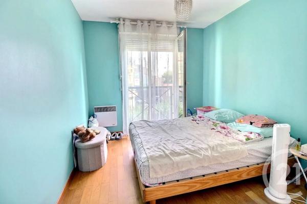 Appartement à vendre  4 pièces - 92,30 m 2   LES LILAS  - 93