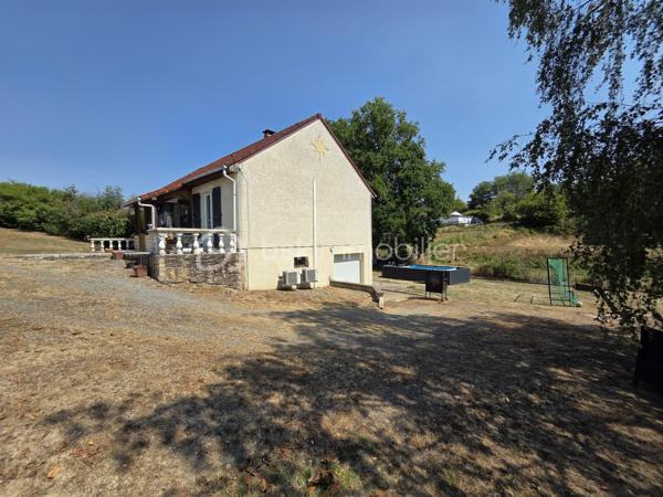 Magnifique pavillon sur sous sol de 91m² à La Machine

Sur la commune de La Machine, situé proche de toutes les écoles, les commerces et les commodités, nous vous présentons ce magnifique pavillon élevé sur sous sol construit en 1980, d'une superficie habitable de 91 m², comprenant 4 pièces composées d'une grande pièce de vie de 49m², avec espace salon, espace séjour, ainsi qu'une cuisine ouverte, aménagée et équipée, 3 chambres, wc et salle d'eau au rez-de-chaussée, cellier, atelier, buanderie aménagée, grand garage de 25m², terrasse et dépendance de jardin, le tout sur un beau terrain d'environ 1630m², arboré, entretenu et entièrement clos.

Au rez-de-chaussée, ce pavillon propose une petite véranda d'accueil, elle dispose d'une entrée qui donne sur une grande pièce de vie de 49m², composée d'un espace salon, un espace séjour, ainsi qu'une cuisine ouverte, aménagée et équipée.
Un dégagement de couloir dessert 3 chambres de 10,5, 11 et 12m², une salle d'eau et un wc indépendant.

Du couloir, un escalier mène au sous sol, où ce pavillon propose un espace buanderie de 19,5m², un cellier de 19m², une pièce de rangement ou atelier de 20m²,  ainsi qu'un grand garage de 25m².

Tous les sols de cette maison sont en carrelage (Salon séjour, cuisine, salle d'eau, wc) mais aussi en parquet (chambres), elle est composée d'un chauffage de type pompe à chaleur Air /Air (Climatisations réversibles) ainsi qu'un ballon production d'eau chaude.
Elle bénéficie d'une isolation double vitrage PVC, ainsi que de volets bois standards.
Ce pavillon dispose de combles parfaitement isolés et d'une toiture en tuiles mécaniques bétons en bon état.

Côté terrain, cette maison dispose d'un portail , d'une parcelle d'environ 1630 m² de terrain sans vis à vis entièrement clôturée, arborée et très bien entretenue, d'une terrasse, ainsi que d'une dépendance de jardin,
Côté assainissement, ce pavillon dispose du tout à l'égout.
Il dispose de la fibre internet

Les plus de cette maison :
Sa proximité de toutes les commodités, des commerces et des écoles. La qualité générale du bien parfaitement entretenu avec des grands volumes de pièces dont son salon séjour, sa cuisine ouverte aménagée et équipée, ses 3 chambres? son mode de chauffage, sa buanderie aménagée, son garage, ses extérieurs et sa terrasse, son terrain entretenu, arboré et clôturé.

Des photos supplémentaires sont disponibles sur BSK IMMOBILIER > Nos conseillers > Olivier FRESLON
Pour tout renseignement complémentaire ou pour une visite, contactez moi au 07.62.78.13.13.

Idéale pour une grande famille, cette maison est un vrai coup de cœur, une opportunité à saisir!!!