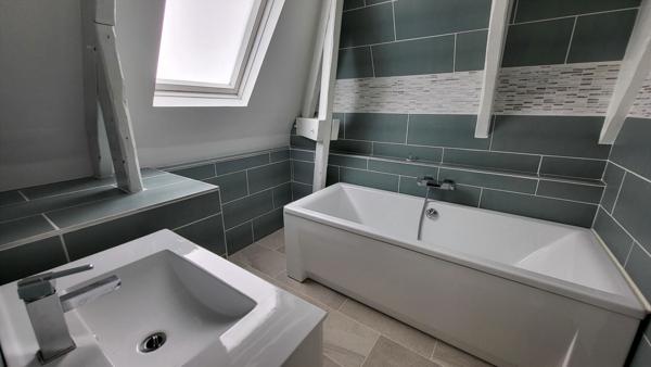 Maison Vertou 6 pièces 198 m2 sur une parcelle, avec piscine et étang, de 6316m².