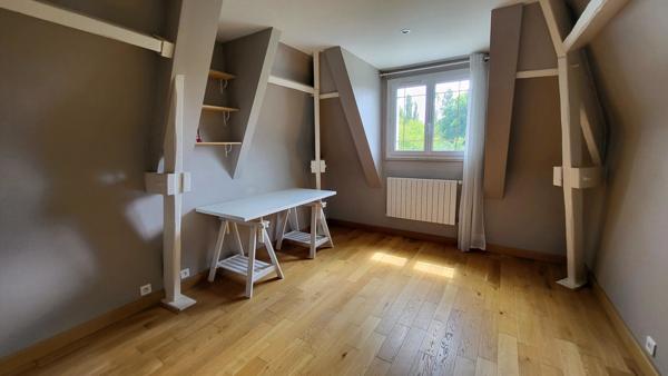 Maison Vertou 6 pièces 198 m2 sur une parcelle, avec piscine et étang, de 6316m².