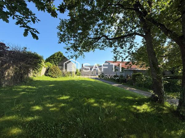 Ancien corps de ferme avec hangars