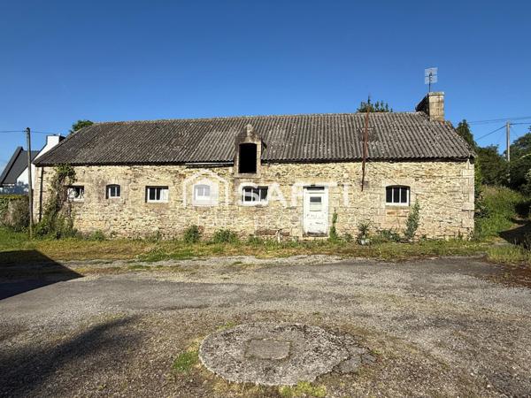 Ancien corps de ferme avec hangars