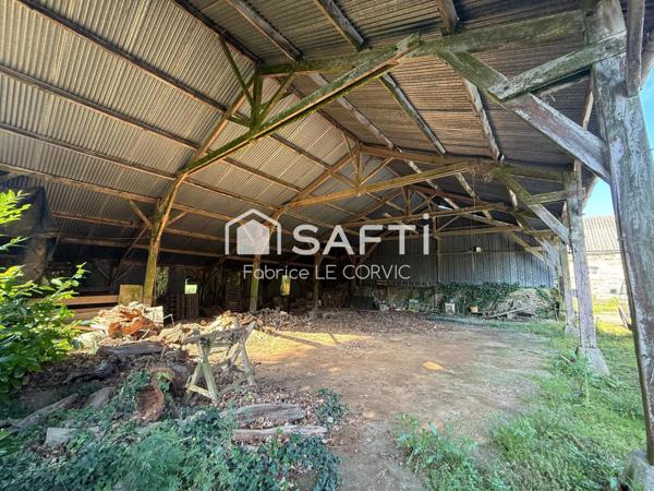 Ancien corps de ferme avec hangars