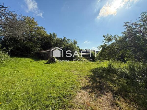 Ancien corps de ferme avec hangars