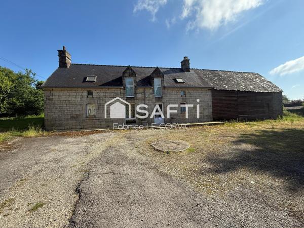 Ancien corps de ferme avec hangars