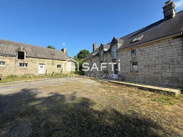 Ancien corps de ferme avec hangars