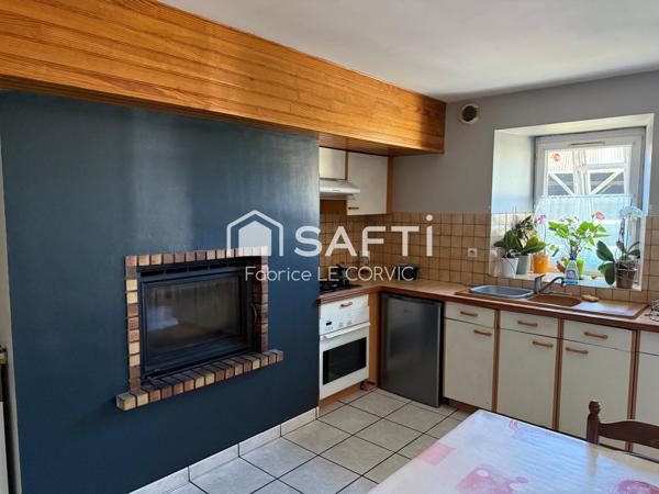 Ancien corps de ferme avec hangars