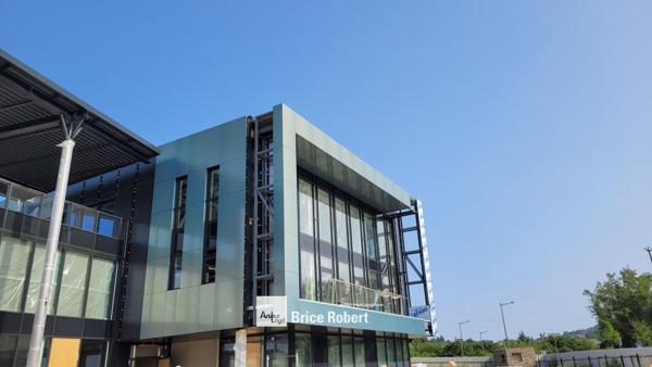 Bureaux neufs à vendre ou à louer à Limonest avec terrasse privative