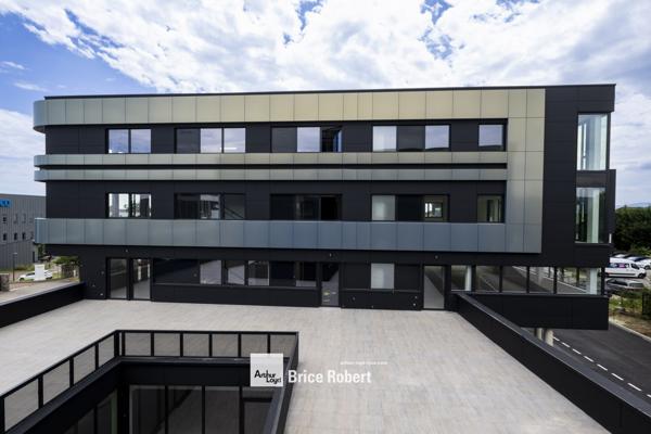 Bureaux neufs à vendre ou à louer à Limonest avec terrasse privative