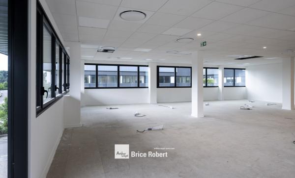 Bureaux neufs à vendre ou à louer à Limonest avec terrasse privative