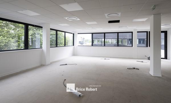 Bureaux neufs à vendre ou à louer à Limonest avec terrasse privative