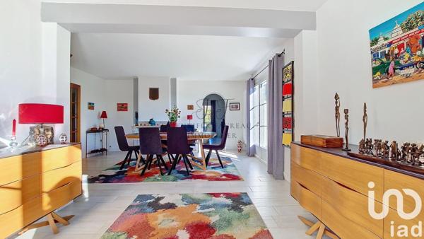 Maison 8 pièces de 204 m² à Tresses (33370)