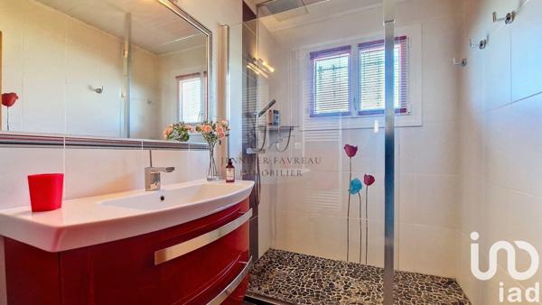 Maison 8 pièces de 204 m² à Tresses (33370)