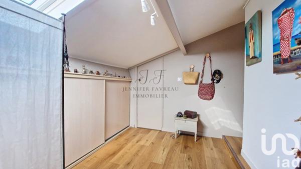 Maison 8 pièces de 204 m² à Tresses (33370)