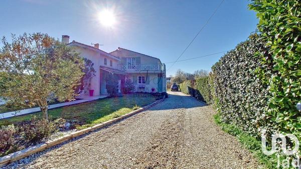 Maison 8 pièces de 204 m² à Tresses (33370)