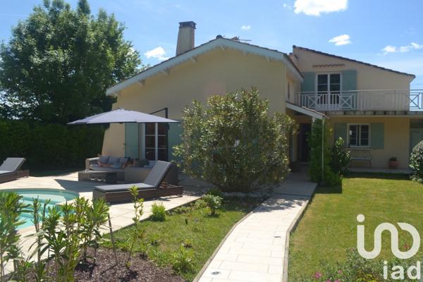 Maison 8 pièces de 204 m² à Tresses (33370)