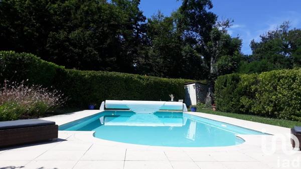 Maison 8 pièces de 204 m² à Tresses (33370)