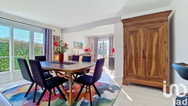 Maison 8 pièces de 204 m² à Tresses (33370)