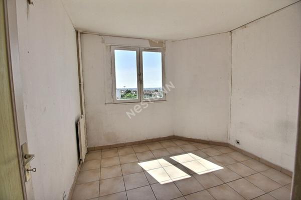 MONTREUIL, QUARTIER BEAUMONTS-RENAN, APPARTEMENT 4 PIECES AVEC LOGGIA ET PARKING