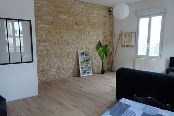 Rochefort Centre Ville : T2 au 1er étage EN DUPLEX entièrement rénové au calme