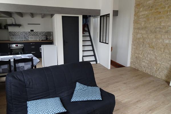 Rochefort Centre Ville : T2 au 1er étage EN DUPLEX entièrement rénové au calme