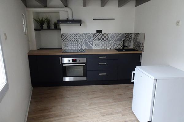 Rochefort Centre Ville : T2 au 1er étage EN DUPLEX entièrement rénové au calme