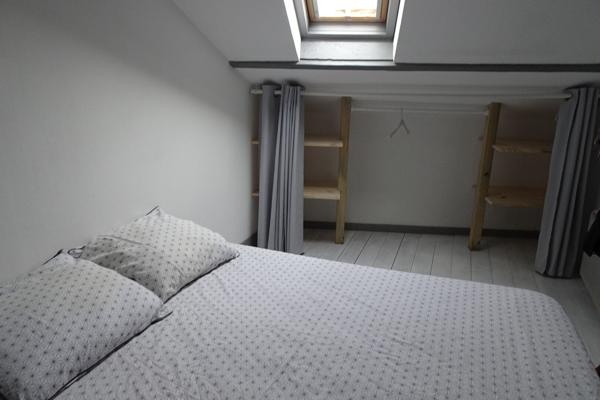 Rochefort Centre Ville : T2 au 1er étage EN DUPLEX entièrement rénové au calme