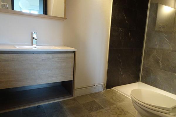 Rochefort Centre Ville : T2 au 1er étage EN DUPLEX entièrement rénové au calme