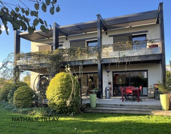 Orléans, St Marc, à vendre, élégante maison d' architecte a toit plat, de 345 m² habitable, Terrain de 873 m²
