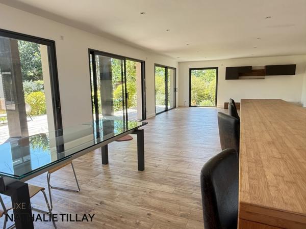 Orléans, St Marc, à vendre, élégante maison d' architecte a toit plat, de 345 m² habitable, Terrain de 873 m²