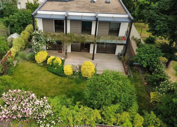 Orléans, St Marc, à vendre, élégante maison d' architecte a toit plat, de 345 m² habitable, Terrain de 873 m²