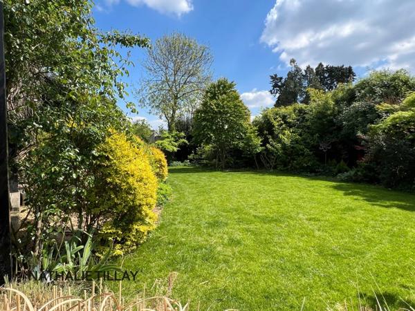 Orléans, St Marc, à vendre, élégante maison d' architecte a toit plat, de 345 m² habitable, Terrain de 873 m²