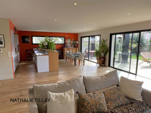 Orléans, St Marc, à vendre, élégante maison d' architecte a toit plat, de 345 m² habitable, Terrain de 873 m²