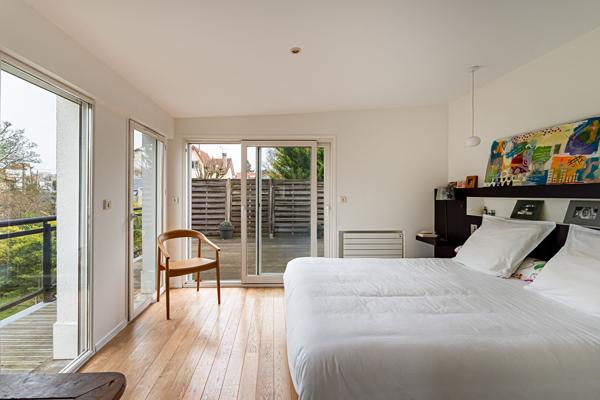 Meulière familiale confidentielle, à l’abri des regards