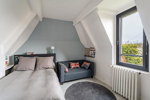 Meulière familiale confidentielle, à l’abri des regards