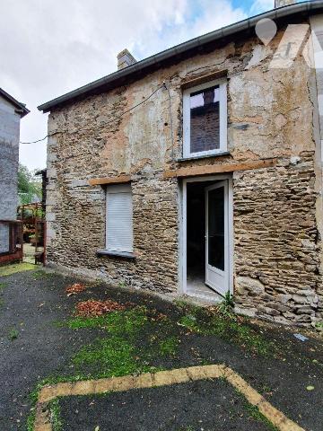 A VENDRE, sur la commune de JAVRON-LES-CHAPELLES, une maison à usage d'habitation, à restaurer,...