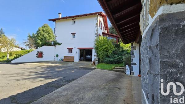 Maison traditionnelle 5 pièces de 122 m² à Saint-Palais (64120)