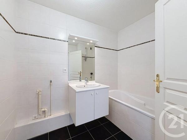 Appartement F3 à vendre  3 pièces - 67,83 m 2   STE SUZANNE  - 25