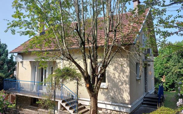 Maison à vendre    5 pièces •  Saint-Yrieix-la-Perche