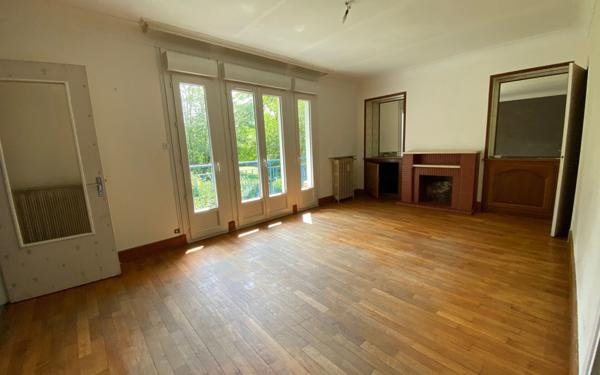 Maison à vendre    5 pièces •  Saint-Yrieix-la-Perche