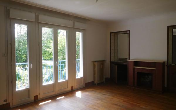 Maison à vendre    5 pièces •  Saint-Yrieix-la-Perche