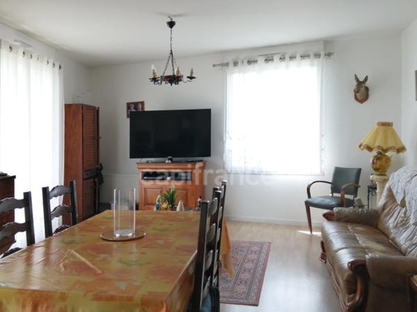 Joué-lès-Tours (Indre-et-Loire), à vendre APPARTEMENT loué 3 pièces de 65 m²