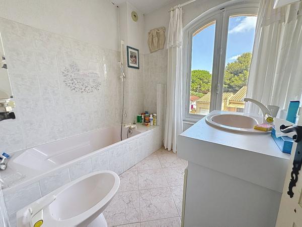 Maison Provençale TYPE4  avec piscine La Seyne Sud