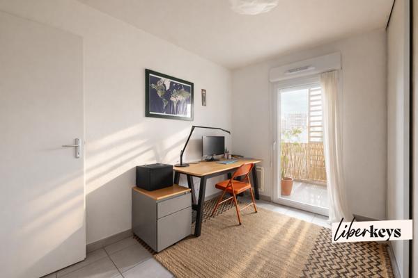 T3 récent avec terrasse traversante & parking – DPE A – Résidence sécurisée