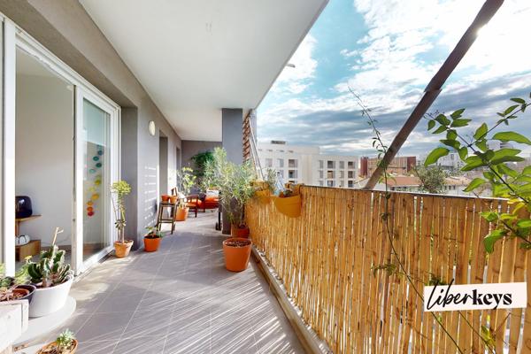 T3 récent avec terrasse traversante & parking – DPE A – Résidence sécurisée