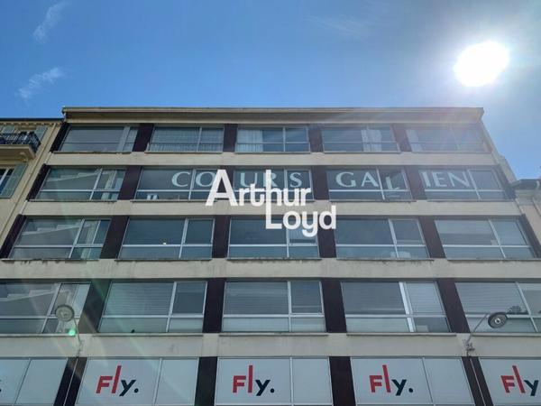 A LOUER EN CENTRE VILLE DE NICE QUARTIER RIQUIER/LE PORT BUREAU ERP 225M²