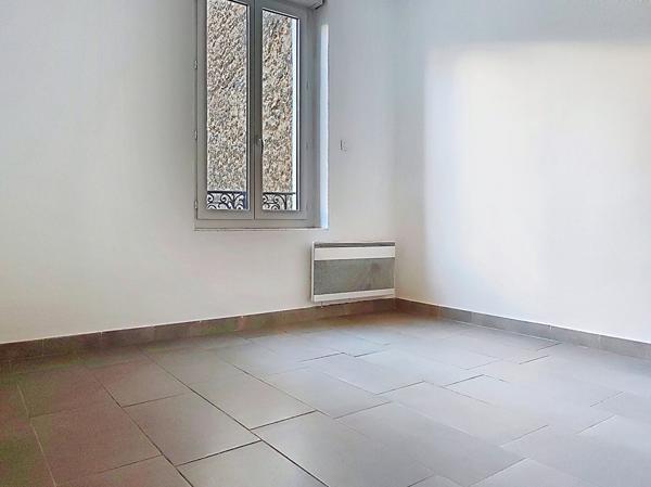 BEL IMMEUBLE 5 T3 ET  UN LOCAL COMMERCIAL QUARTIER GARE 5 MINUTES CENTRE VILLE.